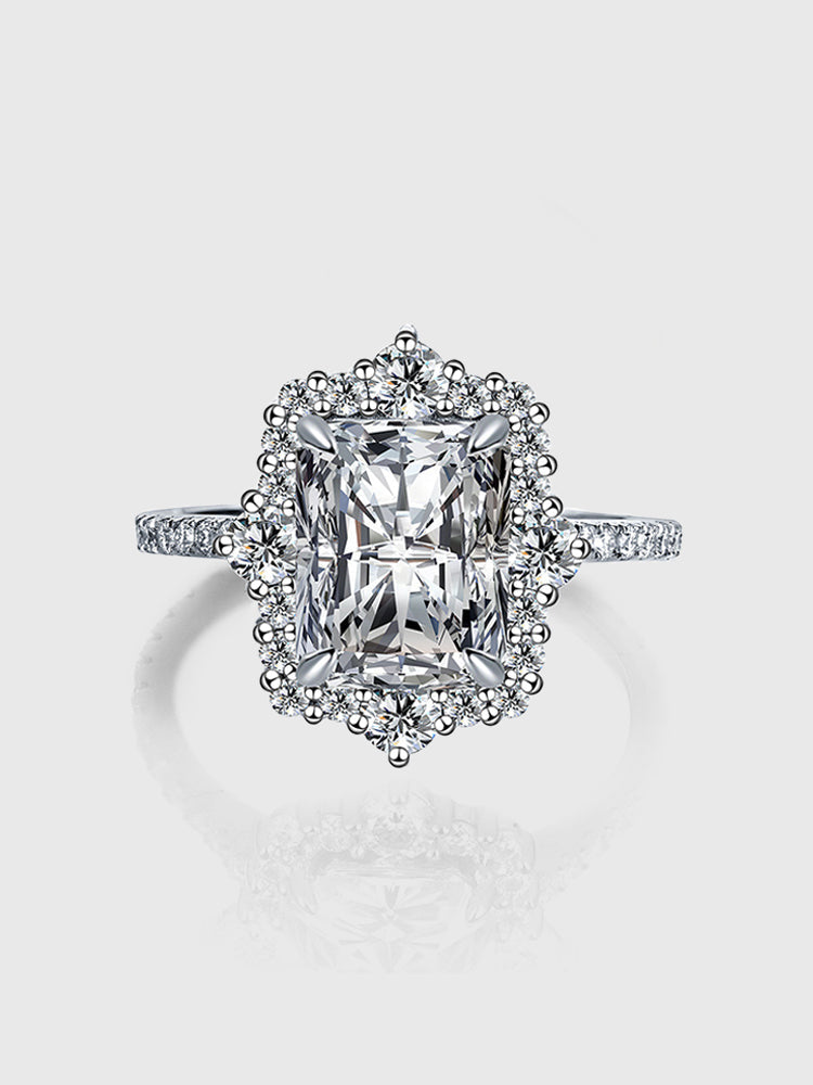 Oval Moissanite Graduated Halo Engagement RingOvaler Moissanit abgestufter Halo-Verlobungsring